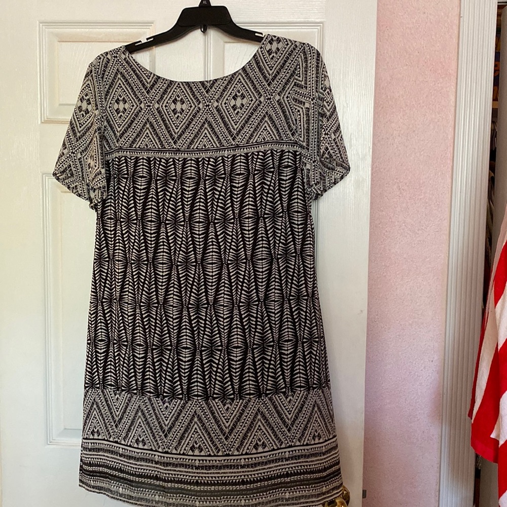 Avon Black Geo Print Dress. Brand New, Never Worn. Size XL. 100% Polyester